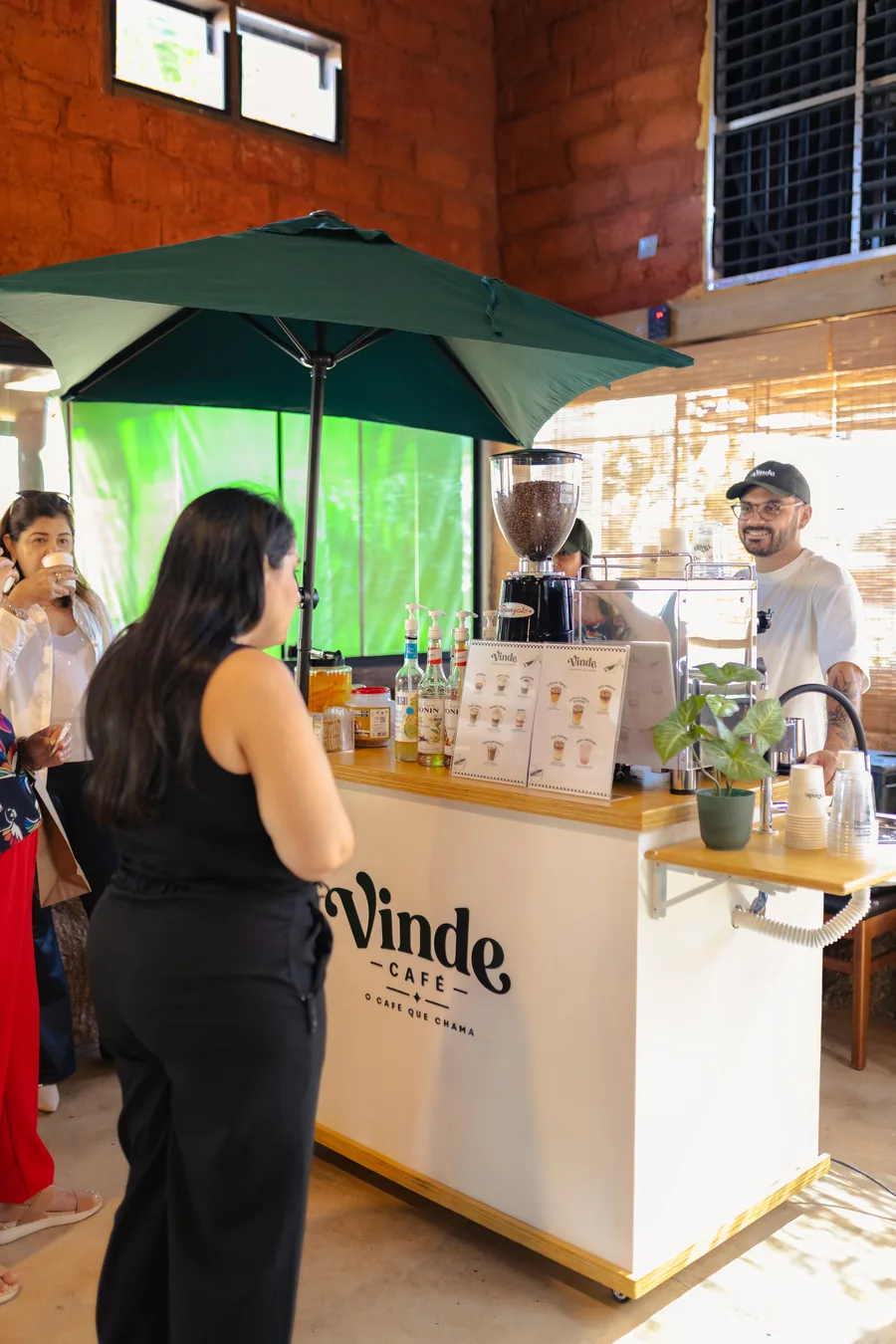 Coffee cart da Vinde Café em evento ao ar livre