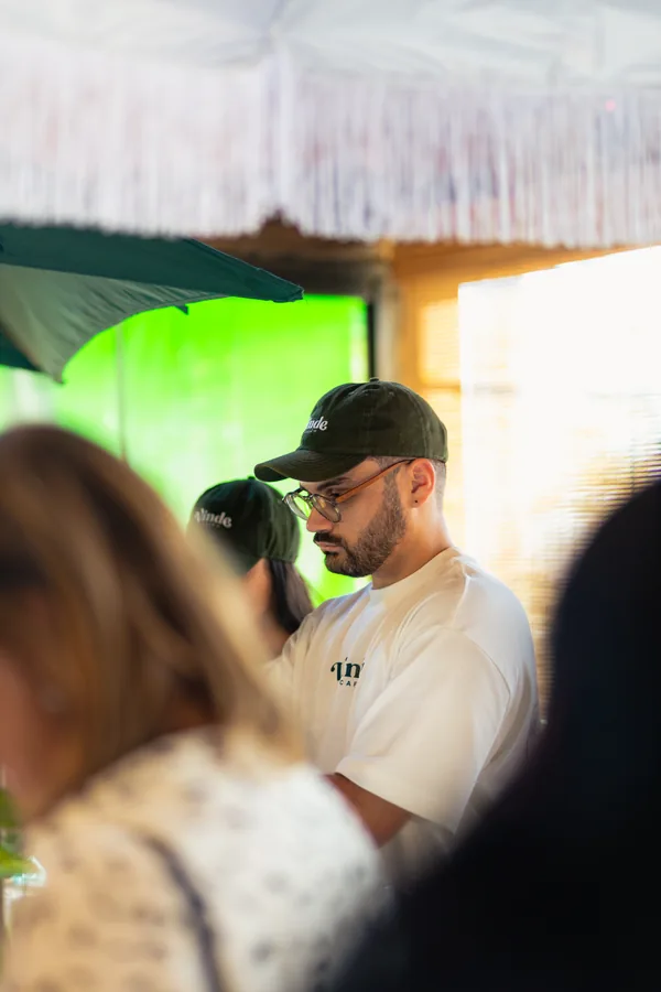 Thiago atendendo em evento